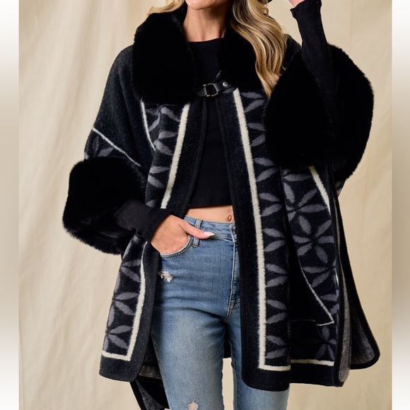 34 Fabulous Grey Black & Cream Floral Chain Pattern Poncho Jacket Black Faux Fur - Picture 3 of 6